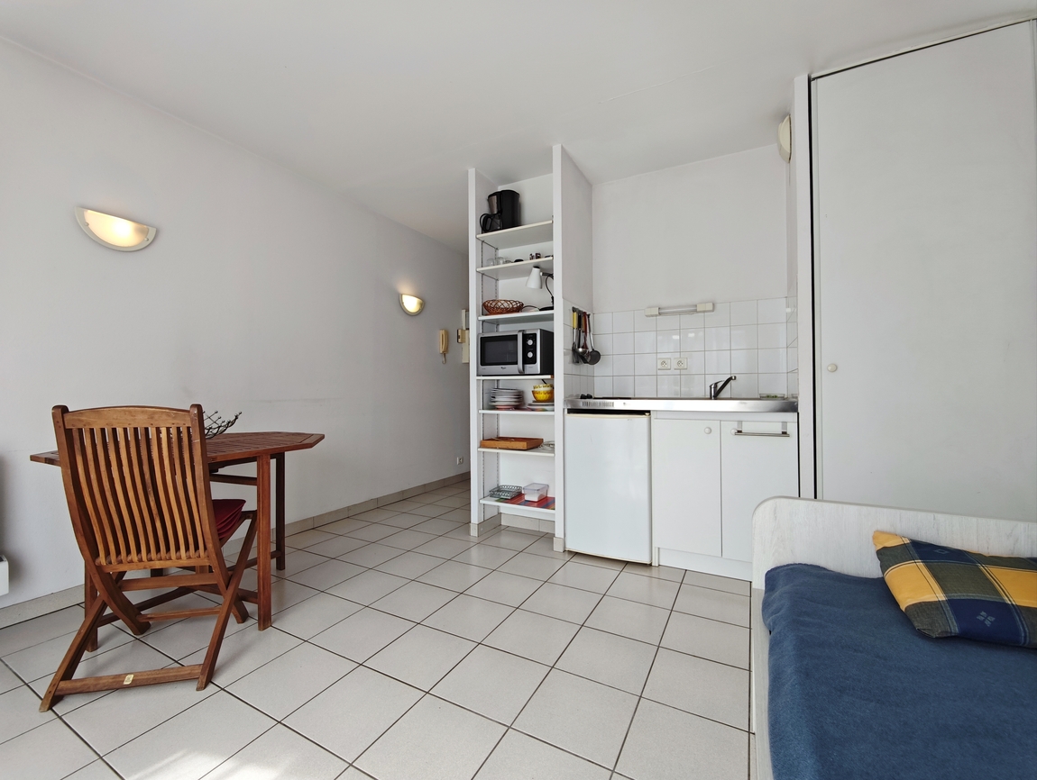 Quimper. Idéal Investisseur. Appartement Studio (20 m2) avec Parking.