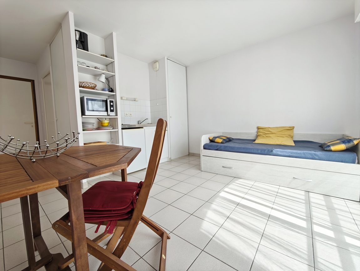 Quimper. Idéal Investisseur. Appartement Studio (20 m2) avec Parking.