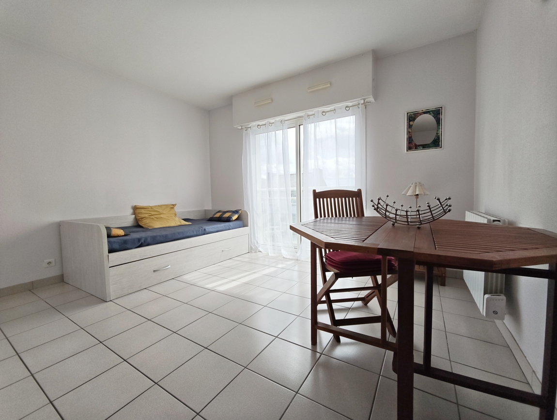 Quimper. Idéal Investisseur. Appartement Studio (20 m2) avec Parking.