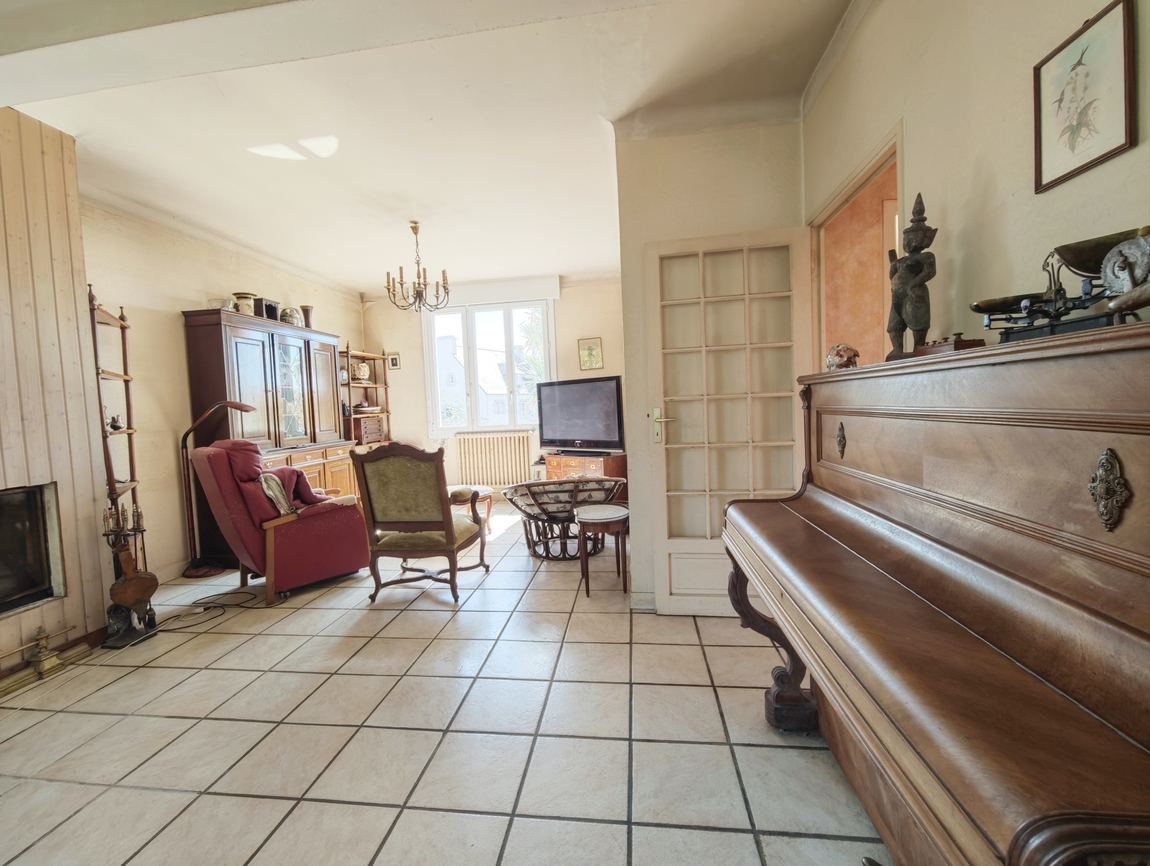 Quimper Kerfeunteun. Fort Potentiel pour Maison Familiale ou Opportunité d’investissement en Immeuble de Rapport.
