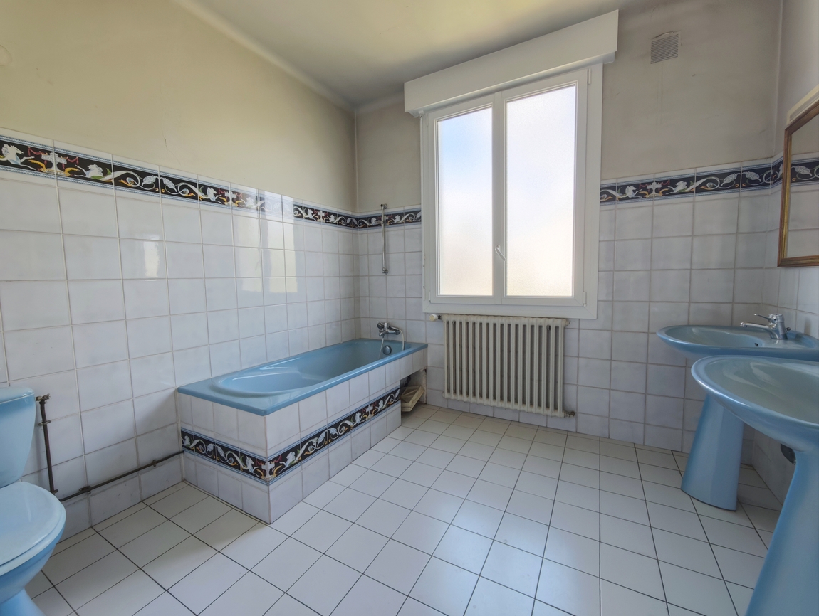 Quimper Kerfeunteun. Fort Potentiel pour Maison Familiale ou Opportunité d’investissement en Immeuble de Rapport.