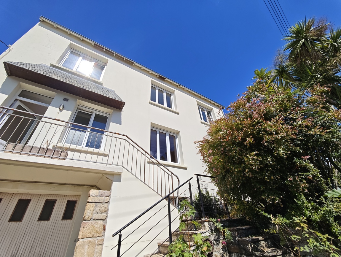 Quimper Kerfeunteun. Fort Potentiel pour Maison Familiale ou Opportunité d’investissement en Immeuble de Rapport.