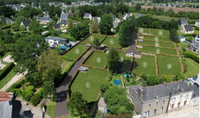 Colpo: Environnement Résidentiel & Proximité Bourg Pour Ce Terrain Arboré de 376 m²A 20 mn de Vannes et Auray.