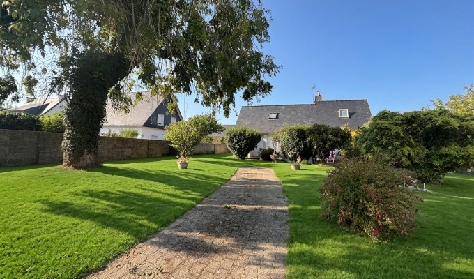 Saint-Yvi – Maison en Plein Bourg de 95 m² sur Terrain Clos de 780m² & Garage