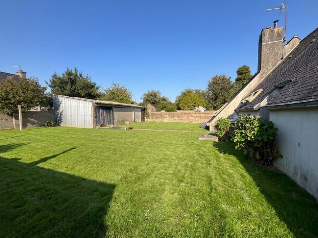 Saint-Yvi – Maison en Plein Bourg de 95 m² sur Terrain Clos de 780m² & Garage