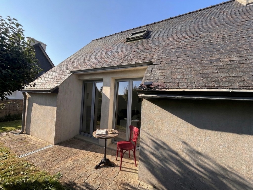 Saint-Yvi – Maison en Plein Bourg de 95 m² sur Terrain Clos de 780m² & Garage