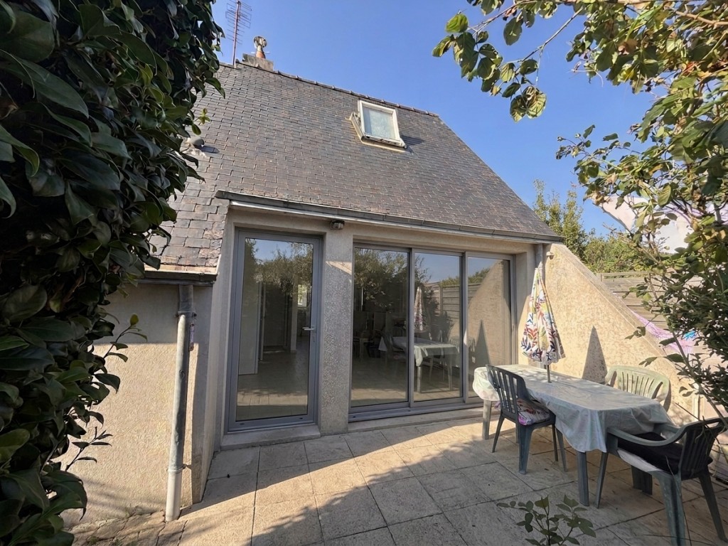 Saint-Yvi – Maison en Plein Bourg de 95 m² sur Terrain Clos de 780m² & Garage
