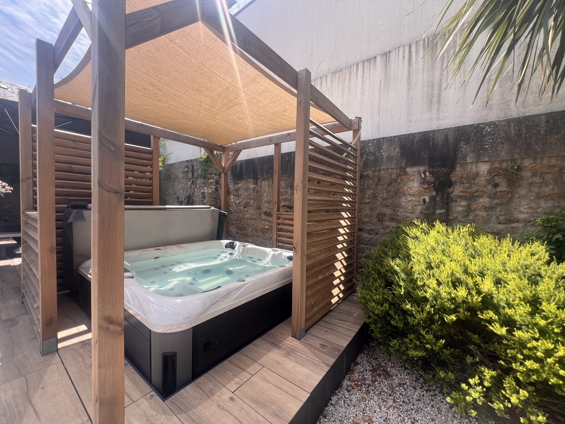 LORIENT HYPERCENTRE – Rare – Appartement 90m² avec jardin clos, terrasse & jacuzzi – 3 chambres