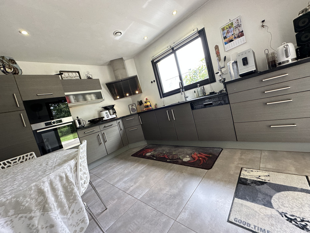 Guidel, Élégante Propriété Familiale de 198m2 sur un Magnifique Paysagé de 8 000 m² ! RARE !