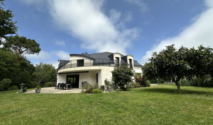 Guidel, Élégante Propriété Familiale de 198m2 sur un Magnifique Paysagé de 8 000 m² ! RARE !