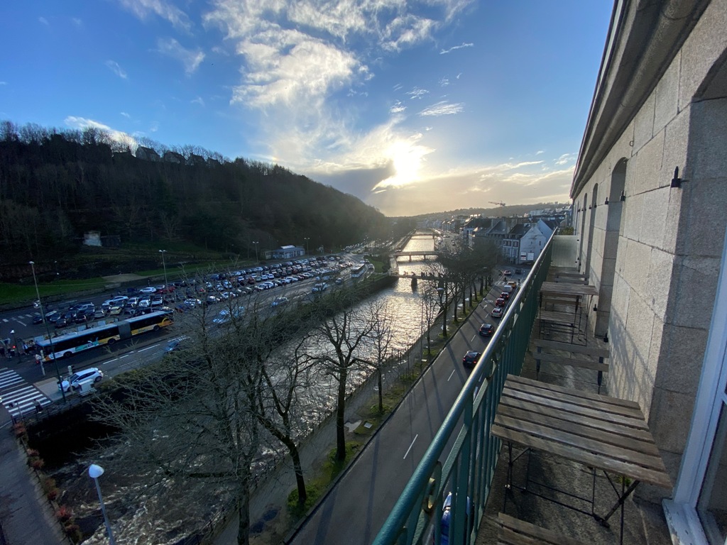 A LOUER – Appartement ( 125 m²) sur les Quais de L’Odet avec Ascenseur….EXCEPTIONNEL