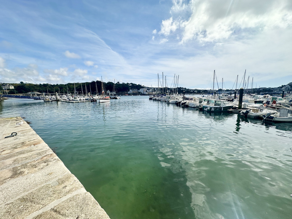 Audierne – Spacieux & Lumineux T3 de 76 m² au Cœur du Port