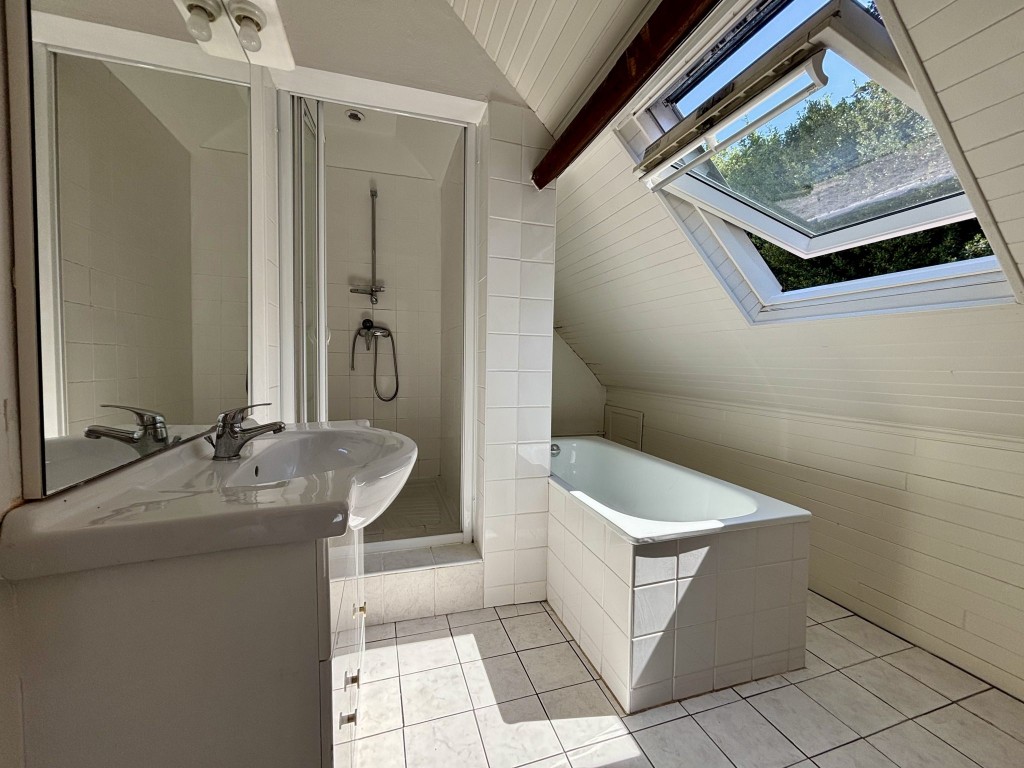 Exclusivité Agence – Proche Centre & Gare – Appartement T3 de 64m2 avec Garage & Cave