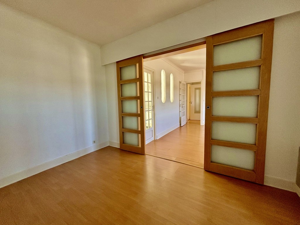 Exclusivité Agence – Proche Centre & Gare – Appartement T3 de 64m2 avec Garage & Cave