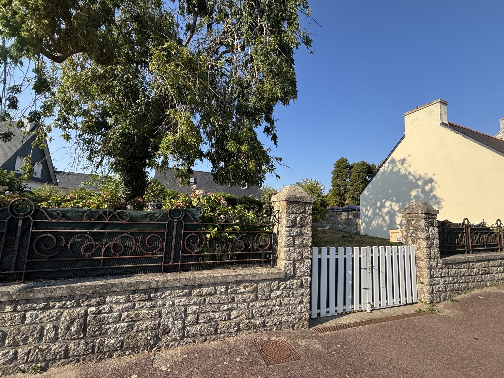 Saint-Yvi – Maison en Plein Bourg de 95 m² sur Terrain Clos de 780m² & Garage