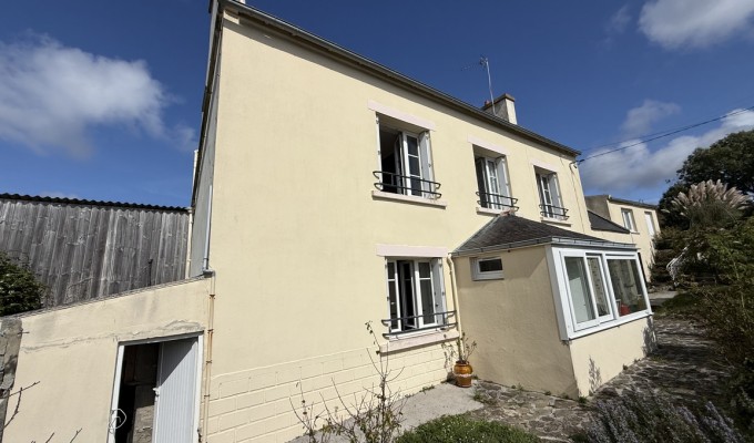 Plouhinec – Maison en Pierre Vue Mer Située à 700 m de la Plage avec Jardin Arboré Garage & Atelier