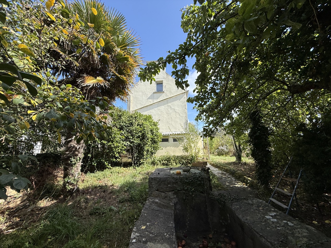 Plouhinec – Maison en Pierre Vue Mer Située à 700 m de la Plage avec Jardin Arboré Garage & Atelier