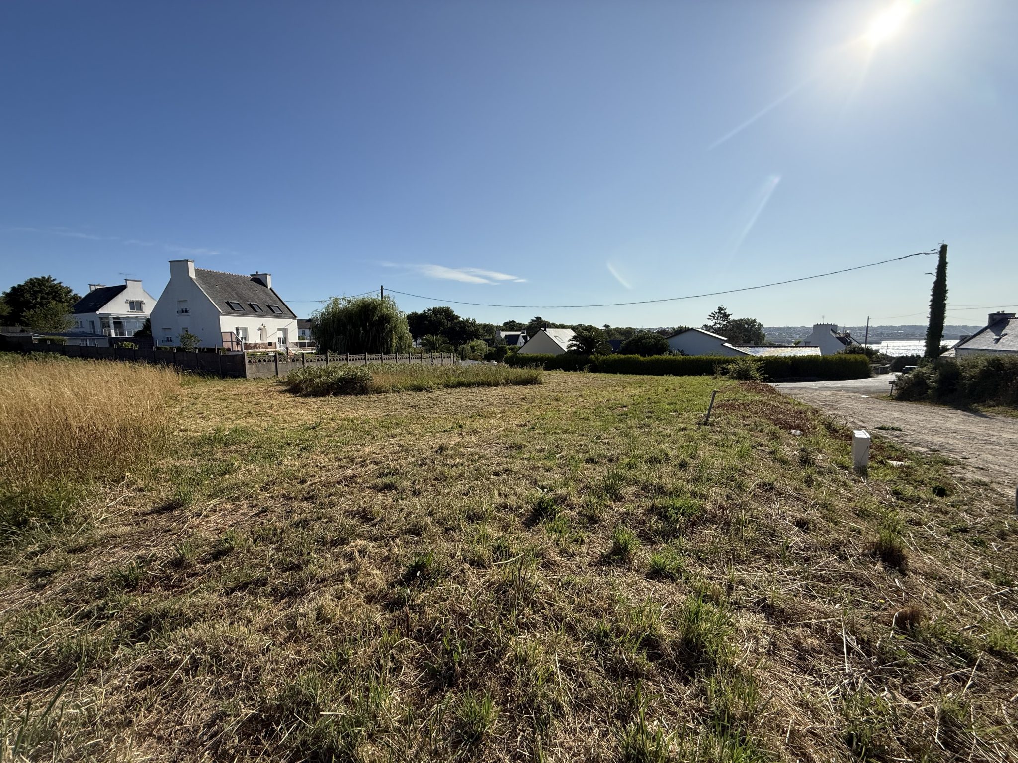 Audierne – Emplacement Idéal Vue Mer & Plage à Pied pour ce Terrain Constructible de 810 m²