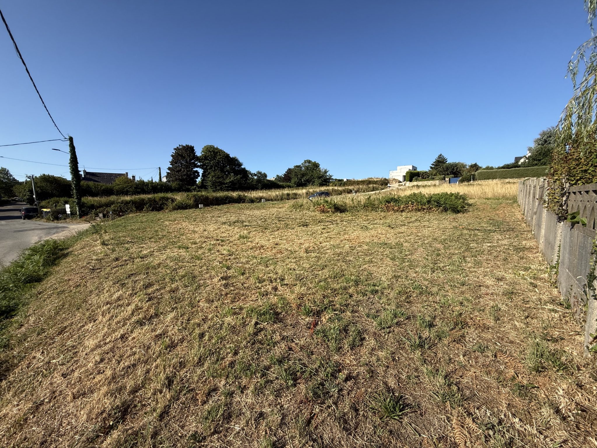 Audierne – Emplacement Idéal Vue Mer & Plage à Pied pour ce Terrain Constructible de 810 m²