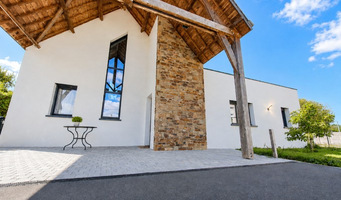 Belz – L’Elégante & Lumineuse Maison d’Architecte Sur Terrain Paysagé de 1300m²