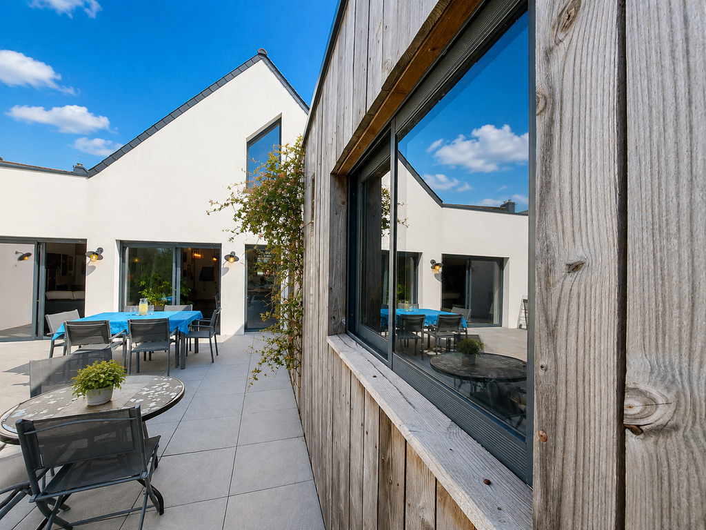 Belz – L’Elégante & Lumineuse Maison d’Architecte Sur Terrain Paysagé de 1300m²
