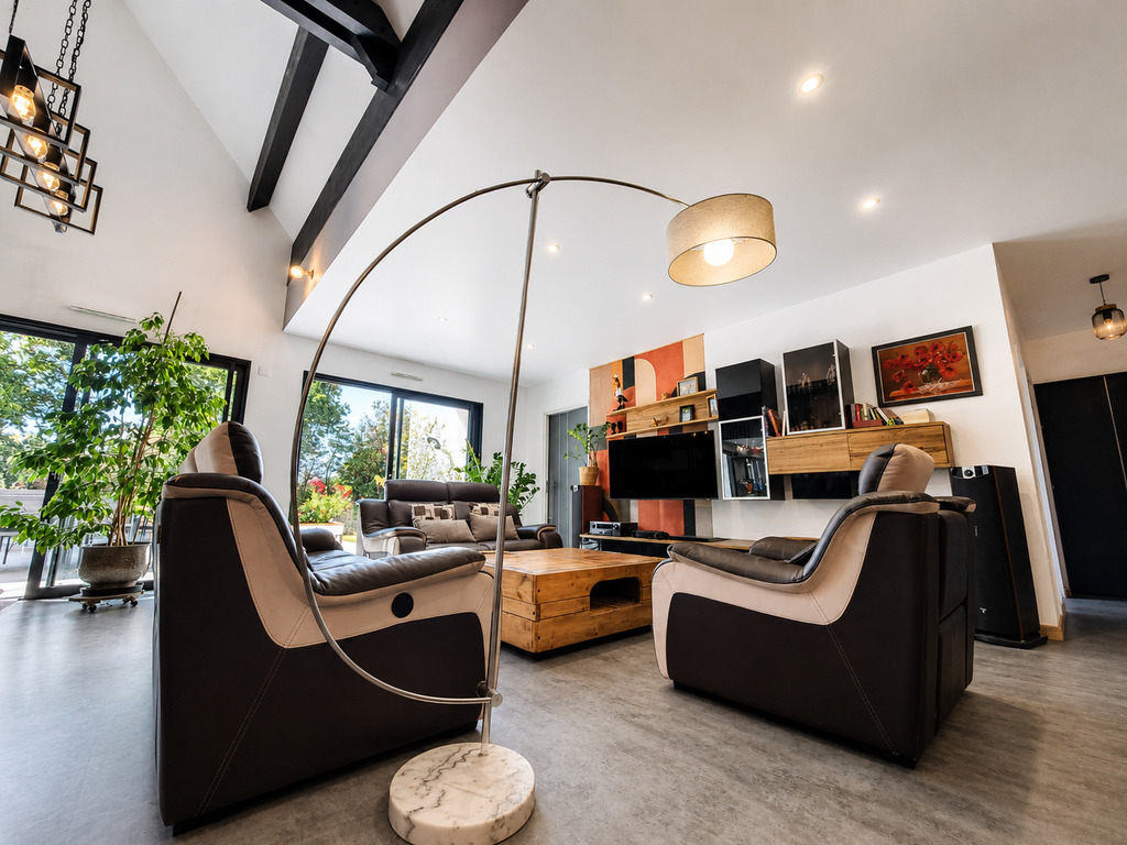Belz – L’Elégante & Lumineuse Maison d’Architecte Sur Terrain Paysagé de 1300m²
