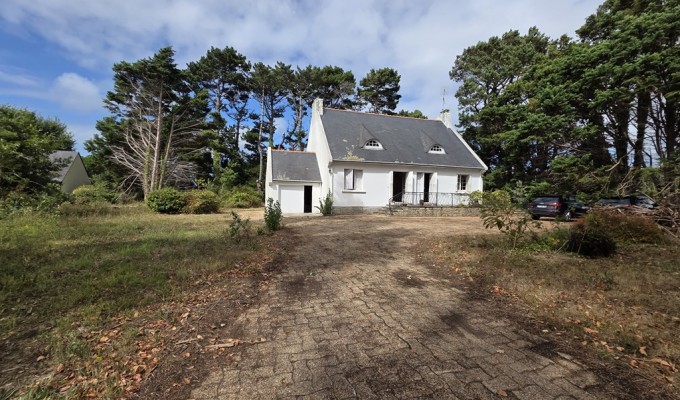 Exclusivité Agence. LESCONIL, Maison de Plain-Pied à rénover Sur Son Grand Terrain Constructible de 4833 m²