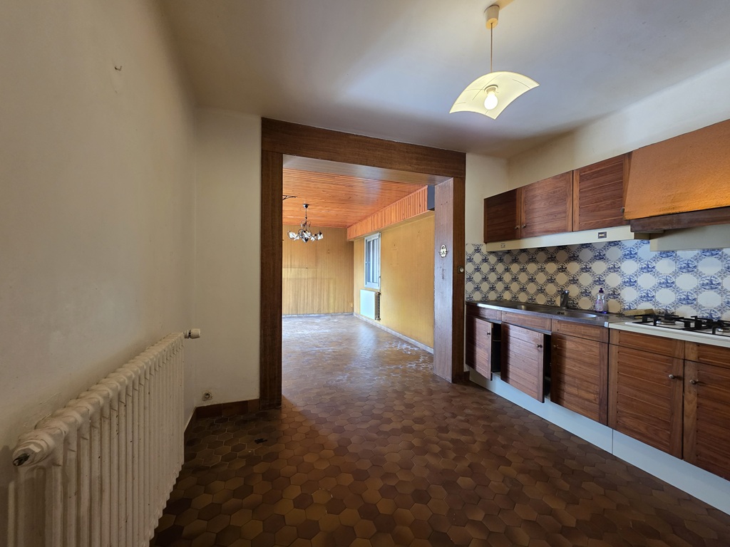 Exclusivité Agence. LESCONIL, Maison de Plain-Pied à rénover Sur Son Grand Terrain Constructible de 4833 m²
