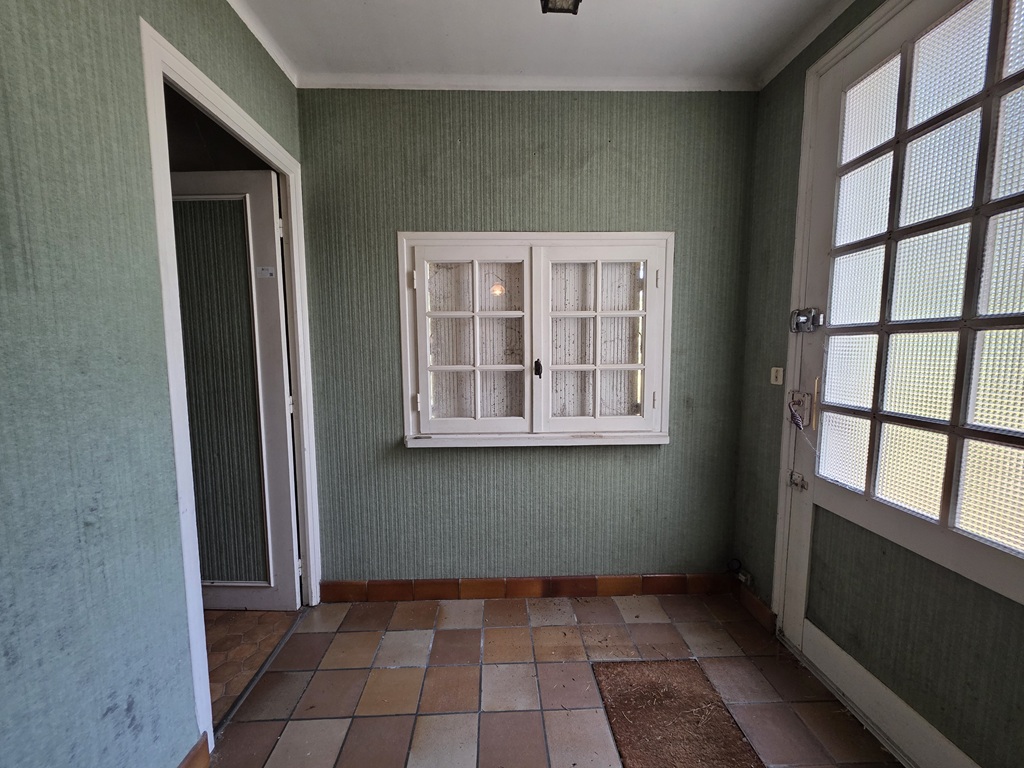 Exclusivité Agence. LESCONIL, Maison de Plain-Pied à rénover Sur Son Grand Terrain Constructible de 4833 m²