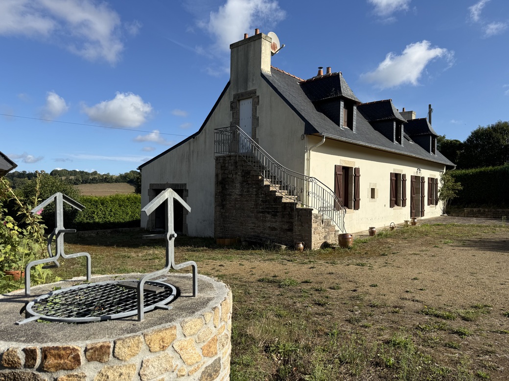 Plogastel-Saint-Germain – La Jolie Maison de Campagne Située au Calme sur un Terrain Arboré avec Verger