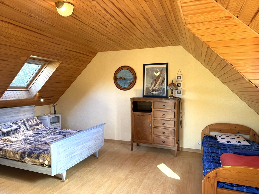 Plogastel-Saint-Germain – La Jolie Maison de Campagne Située au Calme sur un Terrain Arboré avec Verger
