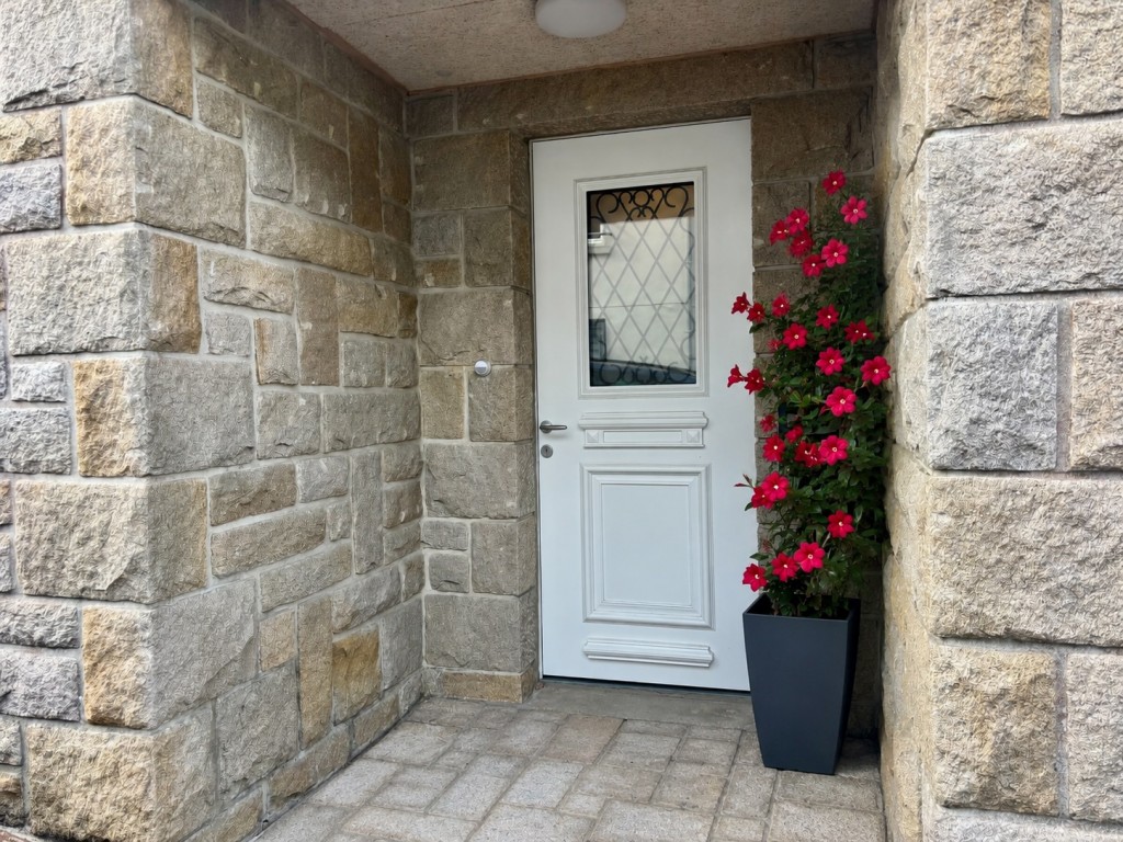 Quimper. Charme & Authenticité pour Maison Familiale Parfaitement Rénovée avec Terrasse