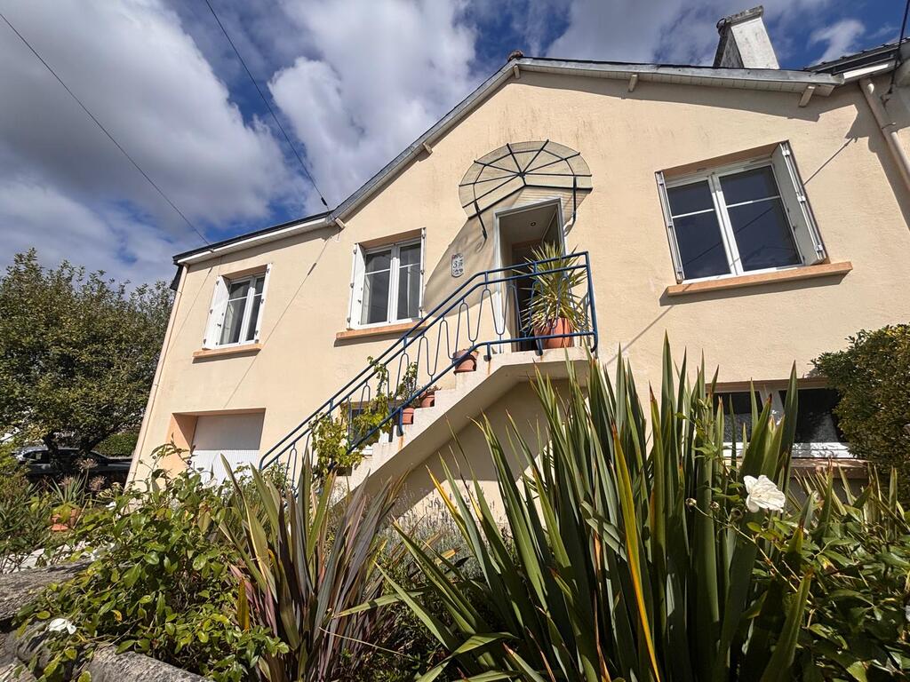 Quimper Centre vile à Pied Coquette Maison Rénovée avec jardin & 3 chambres