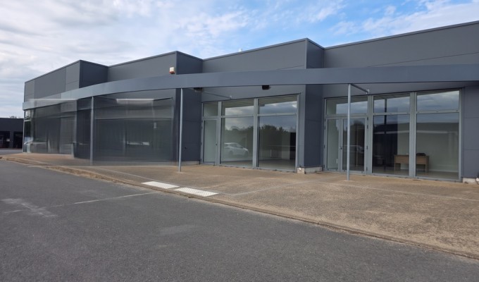 Pont l’abbé – A LOUER Emplacement Commercial N°1, Surface Commerciale de 200 m² avec Réserve