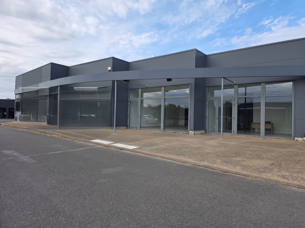 Pont l’abbé – A LOUER Emplacement Commercial N°1, Surface Commerciale de 200 m² avec Réserve