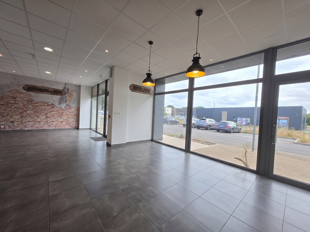 Pont l’abbé – A LOUER Emplacement Commercial N°1, Surface Commerciale de 200 m² avec Réserve