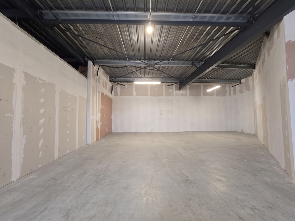 Pont l’abbé – A LOUER Emplacement Commercial N°1, Surface Commerciale de 200 m² avec Réserve