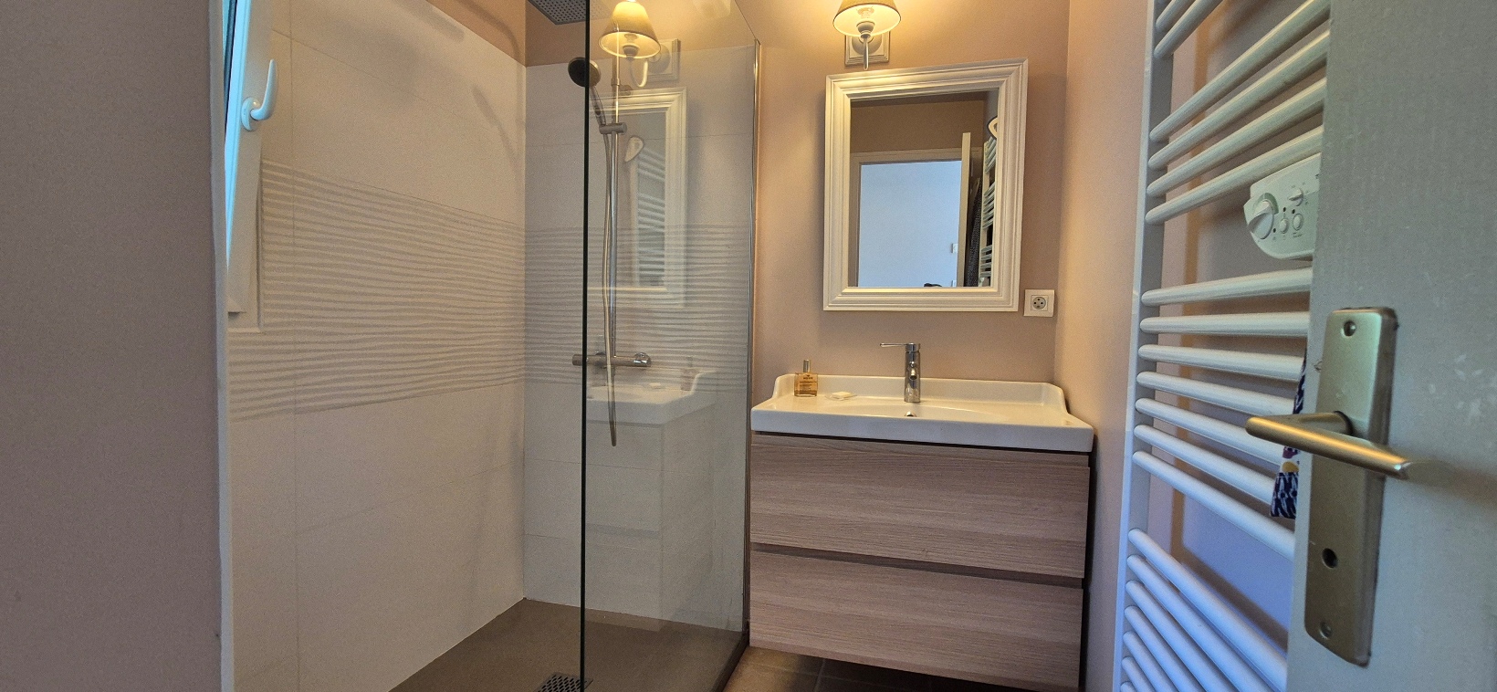 Gouesnach – Jolie contemporaine au calme dans le Bourg 4 Chambres avec Jardin