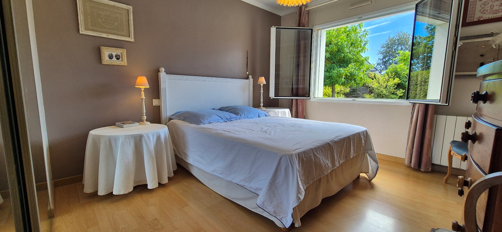 Gouesnach – Jolie contemporaine au calme dans le Bourg 4 Chambres avec Jardin