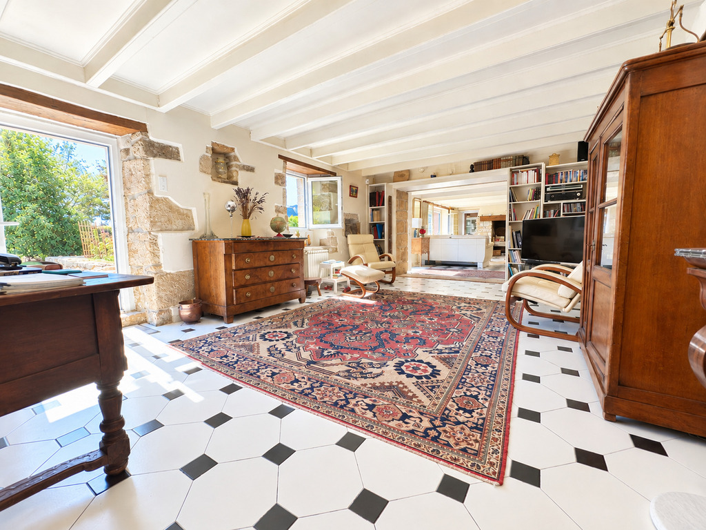 Audierne, Pierre & Vue Mer pour une Maison de Famille Hors du Temps