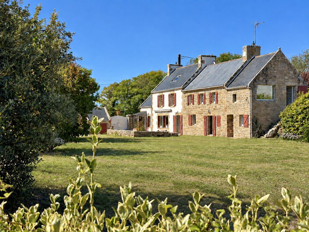 Audierne, Pierre & Vue Mer pour une Maison de Famille Hors du Temps