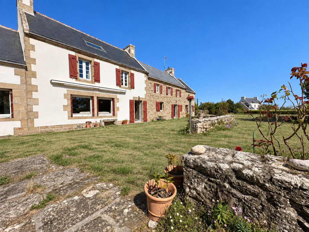 Audierne, Pierre & Vue Mer pour une Maison de Famille Hors du Temps