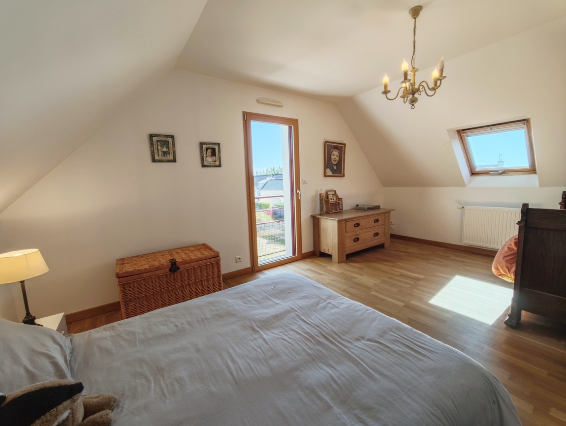 Ergué-Gabéric. Prestations Soignées pour Maison Contemporaine (135 m2) à Deux Pas des Commodités.