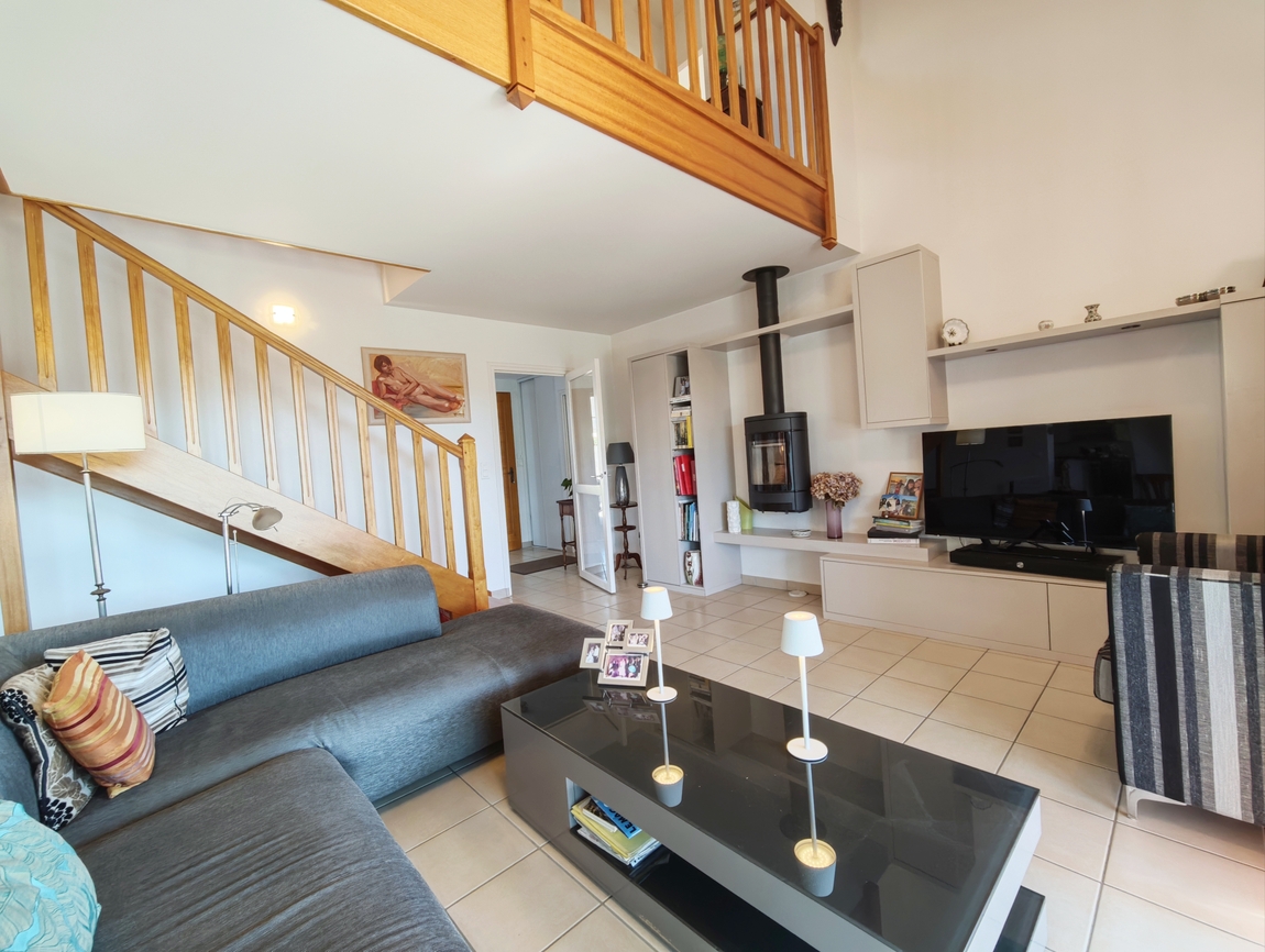 Ergué-Gabéric. Prestations Soignées pour Maison Contemporaine (135 m2) à Deux Pas des Commodités.
