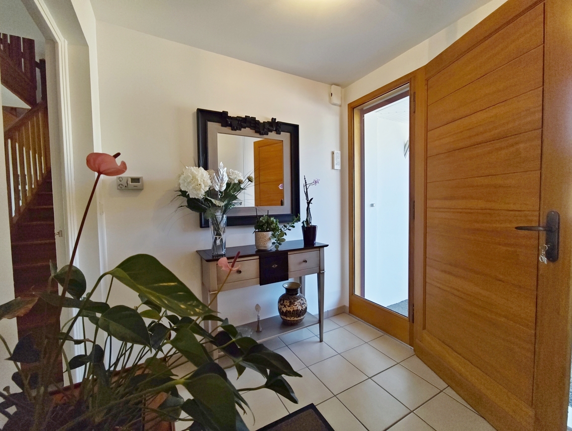 Ergué-Gabéric. Prestations Soignées pour Maison Contemporaine (135 m2) à Deux Pas des Commodités.