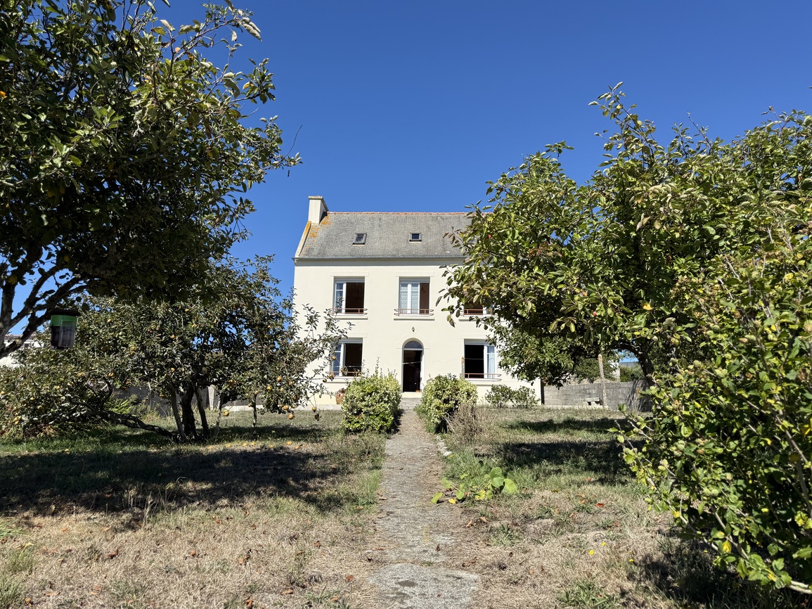 Plouhinec – Maison de 120 m² avec Terrain Constructible de 2100 m² Vue Mer et Plage à Pied