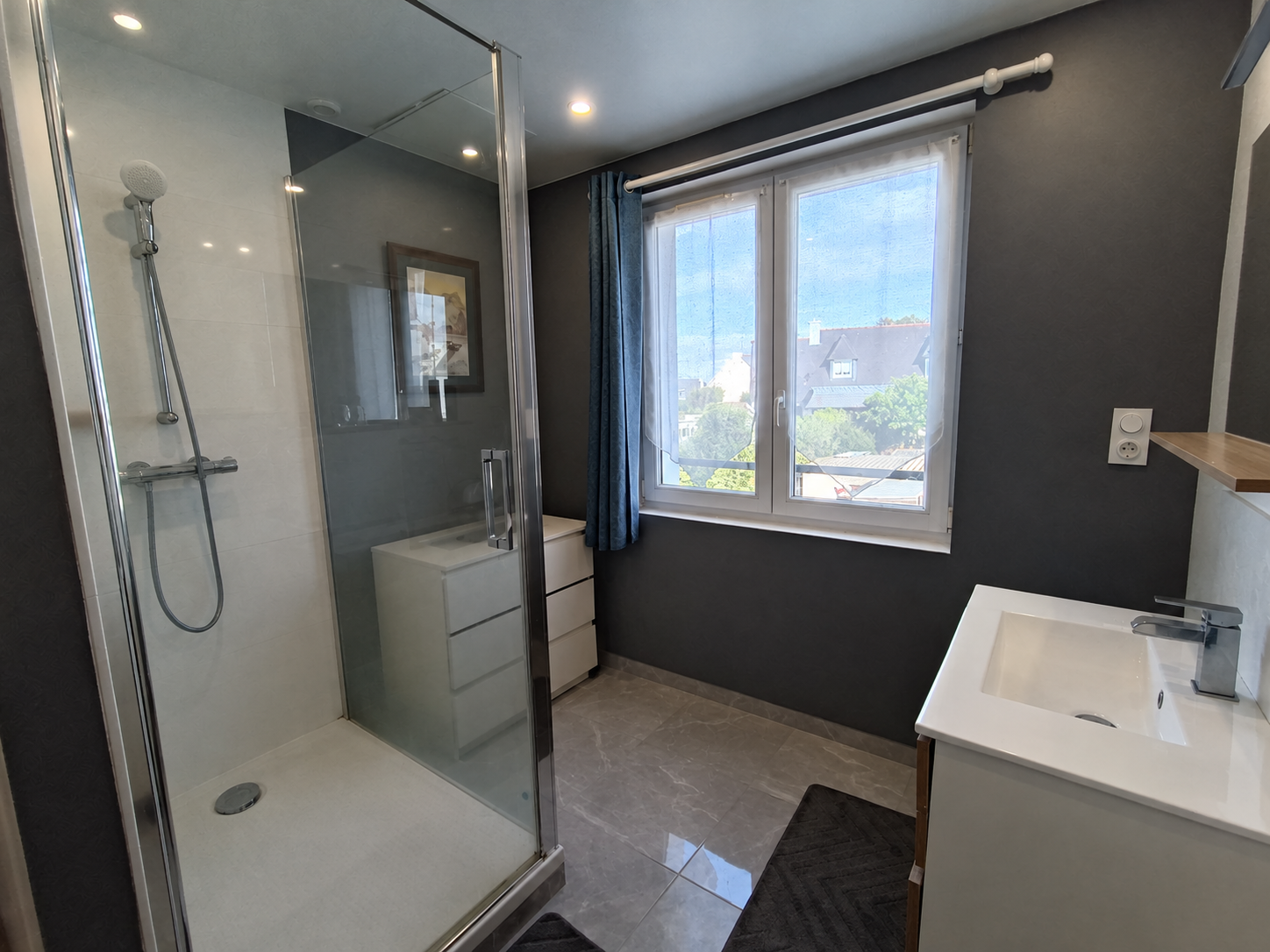Rénovation Qualitative & Commerces à Pied Pour Cette maison des Années 60 Sur Son Terrain Clos de 280m²