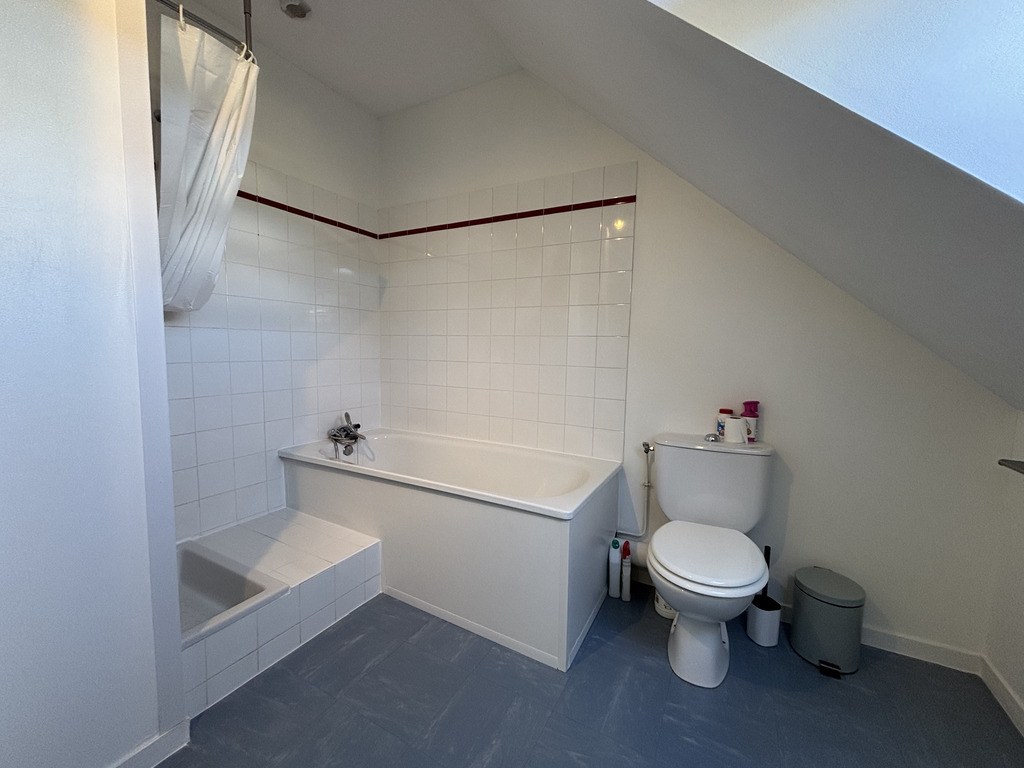 A LOUER. Libre au 05/10/2026. Ergué-Gabéric, Maison de 79 m², Renovée avec Garage et Jardin