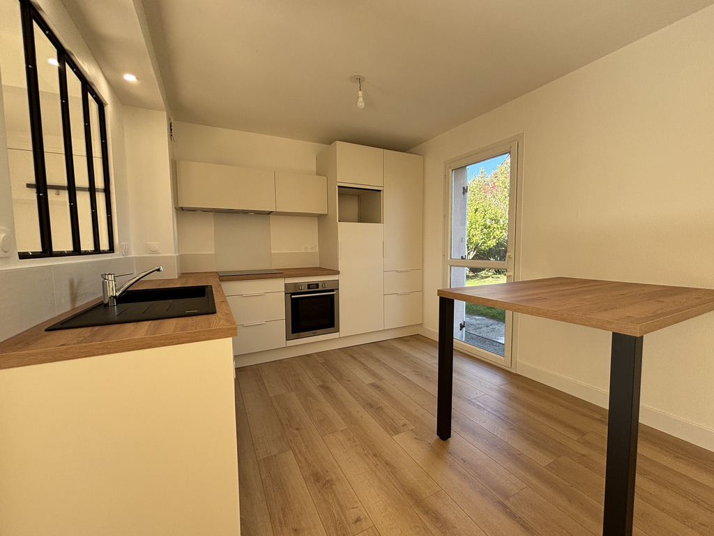 A LOUER. Libre au 05/10/2026. Ergué-Gabéric, Maison de 79 m², Renovée avec Garage et Jardin