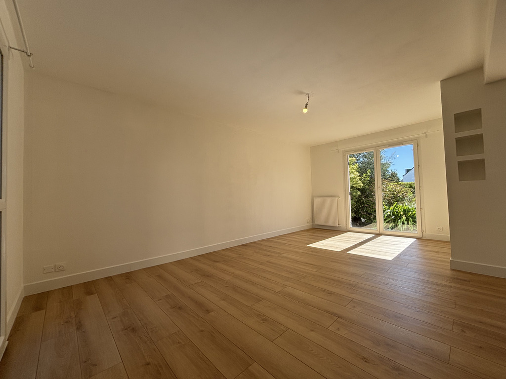 A LOUER. Libre au 05/10/2026. Ergué-Gabéric, Maison de 79 m², Renovée avec Garage et Jardin